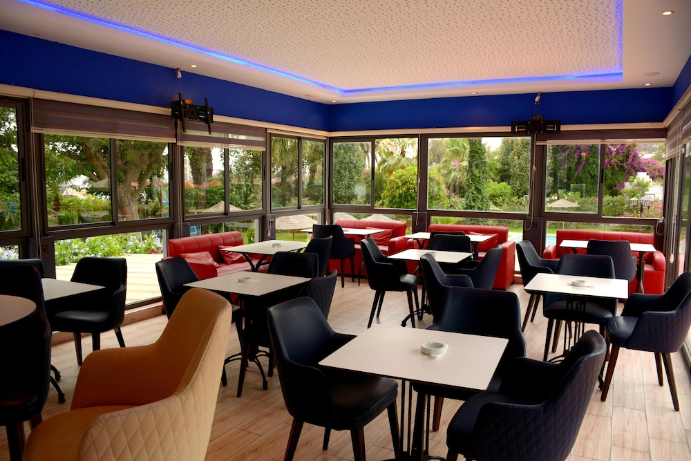 Hotel Oasis and Spa 41/50