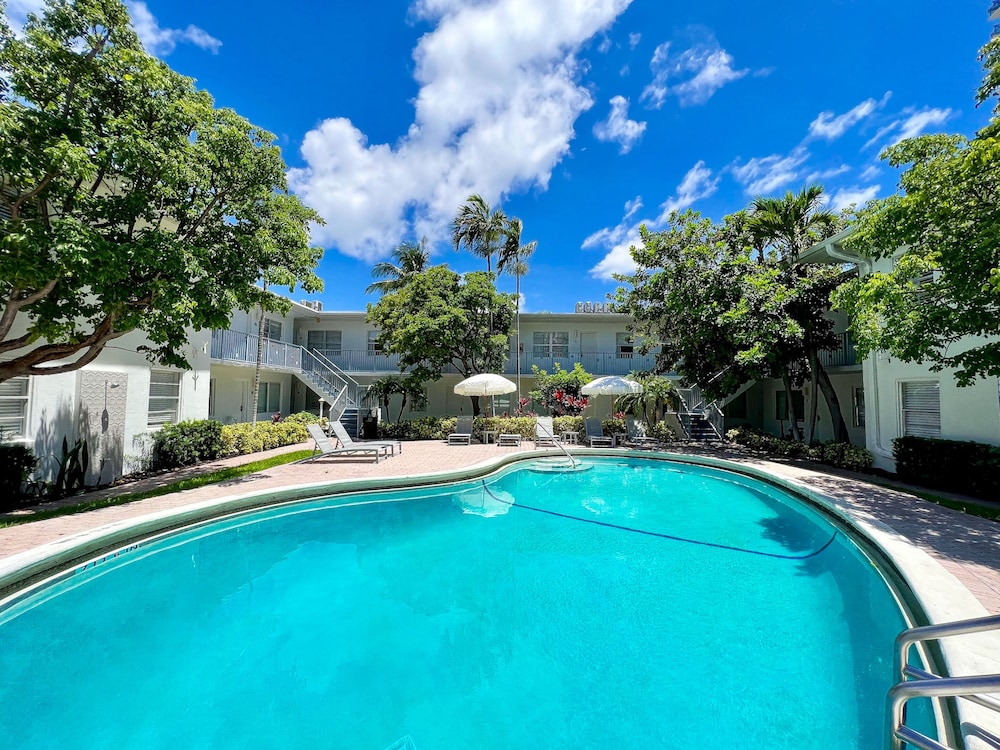 Royal Palms Resort And Spa A North Beach Village Resort Hotel 7/80
