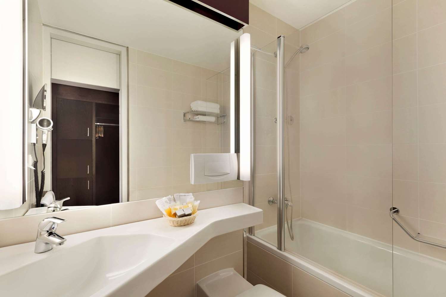 Ramada by Wyndham Nuernberg Parkhotel 35/36