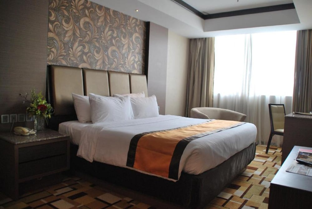 Grand Paragon 14/43