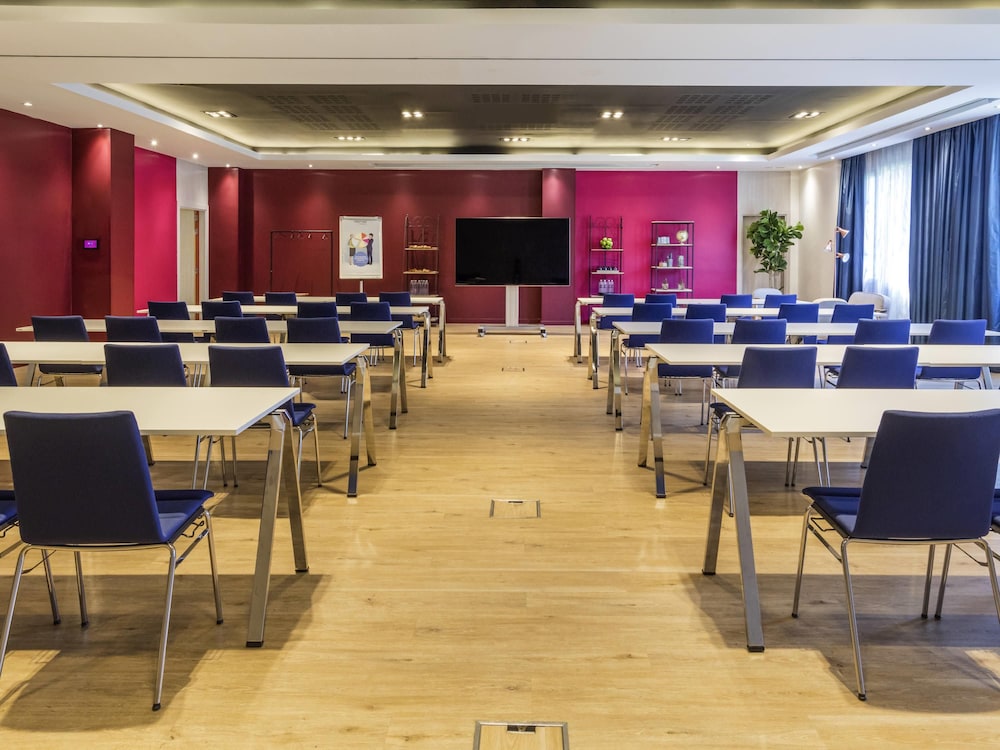 Novotel Barcelona Cornella Hotel 60/71