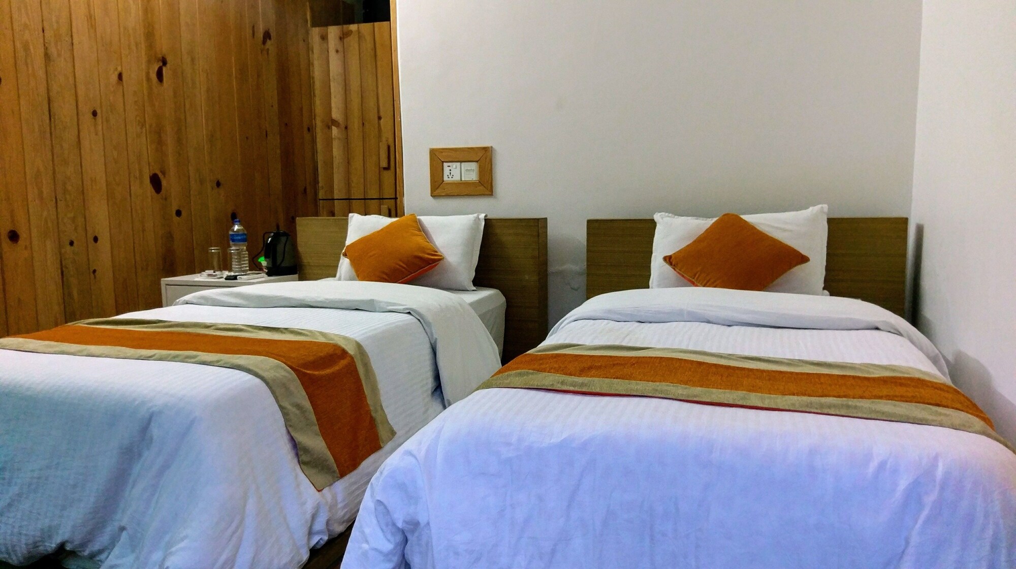 SUPERIOR, TWIN BEDS