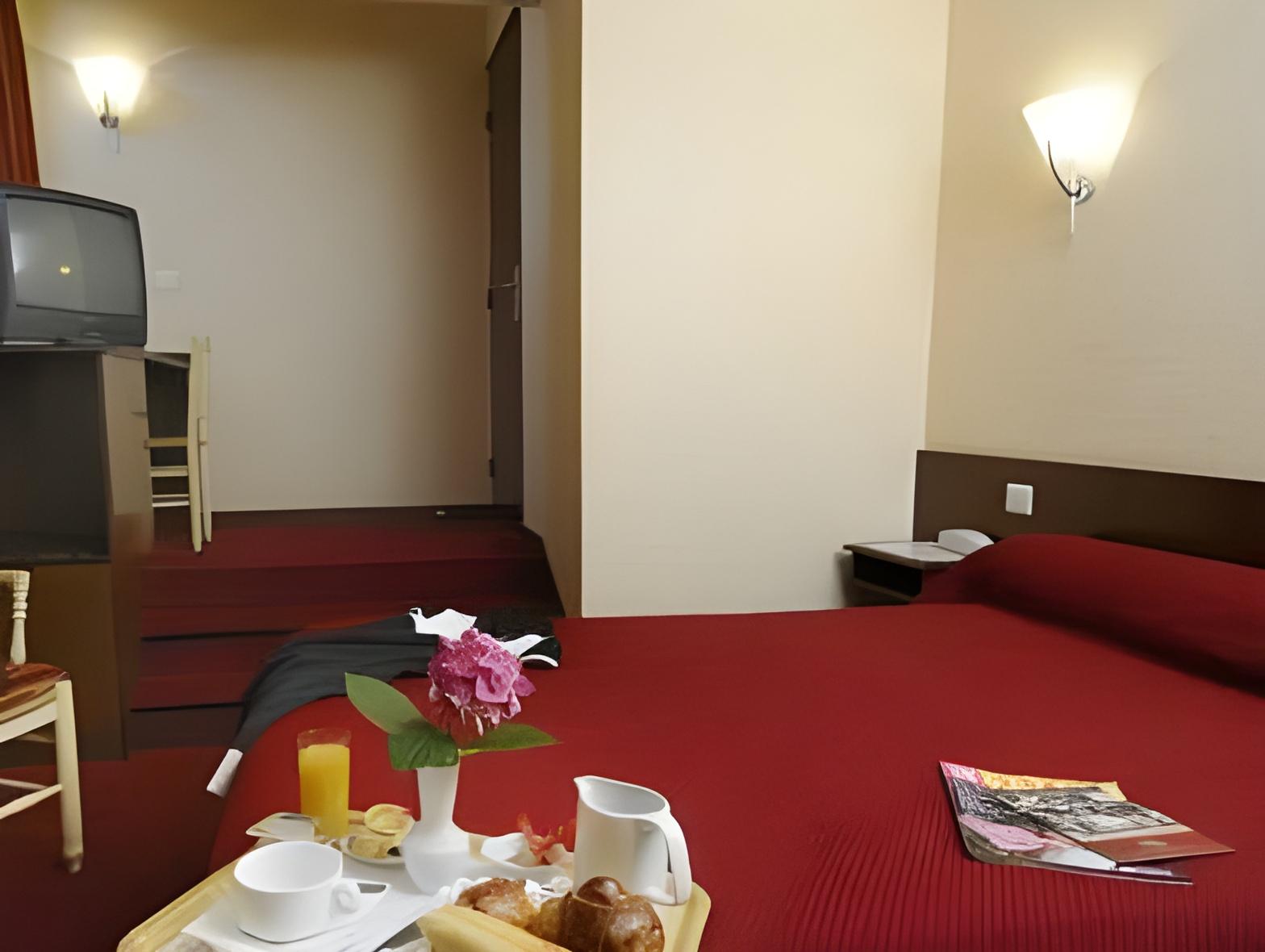 LOGIS AUBERGE DES VIEUX CHENES 13/25