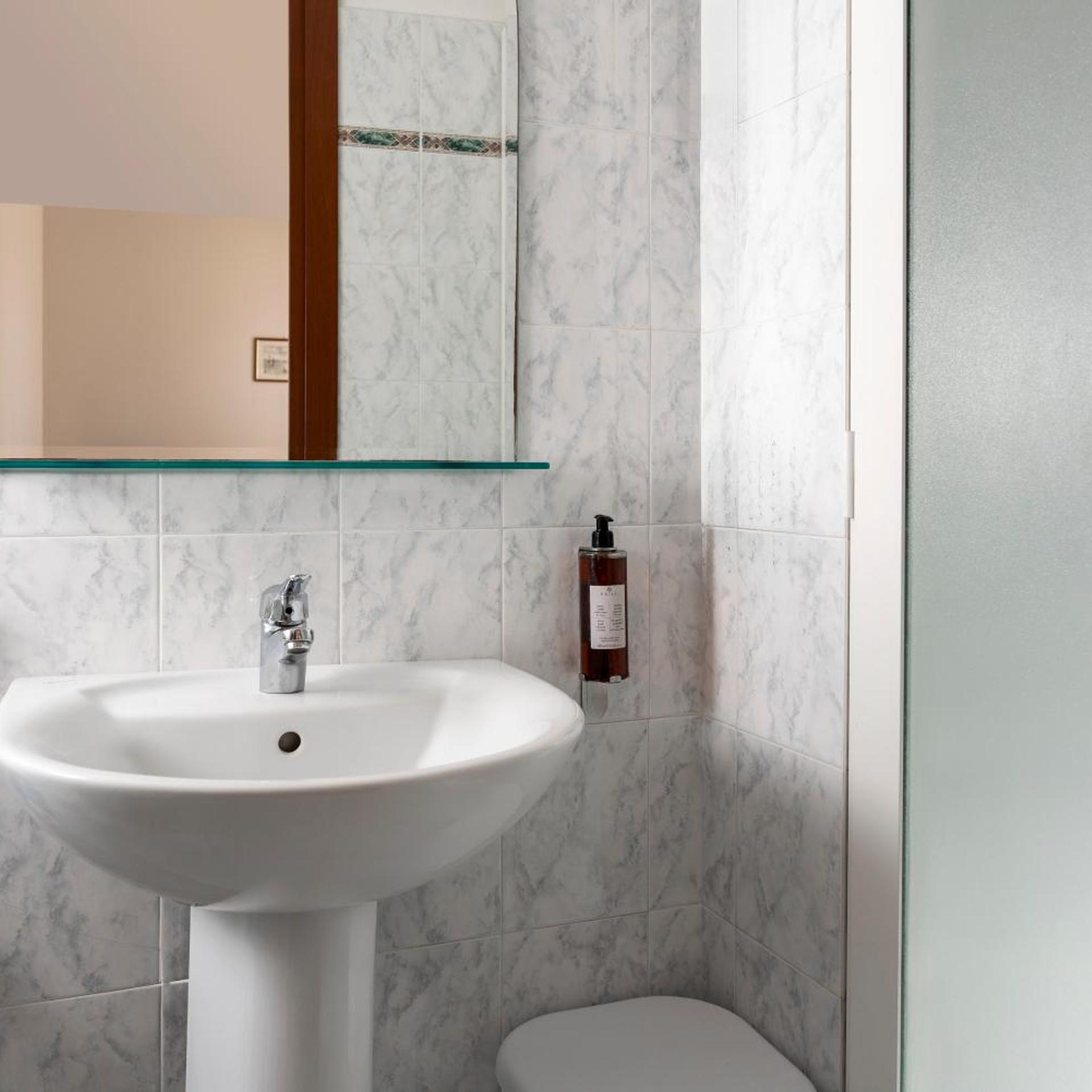 Room, Single, Boccaccio 7/8