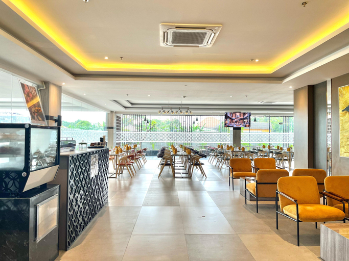 Lynn Hotel Tuban 10/11