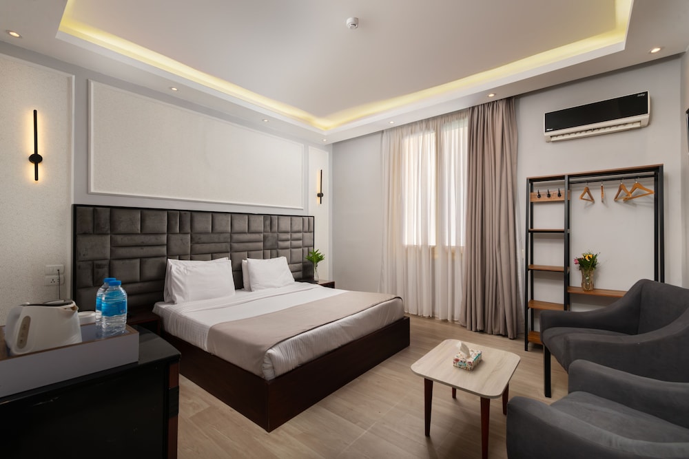 Capital Hotel 20/50