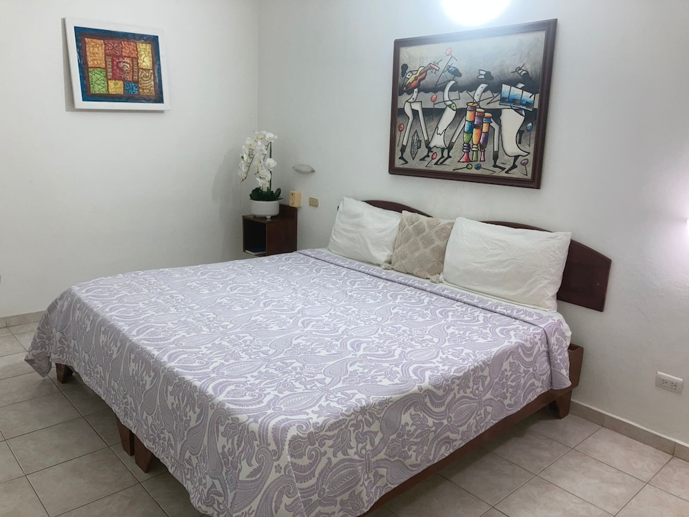 Hotel El Eden 12/57