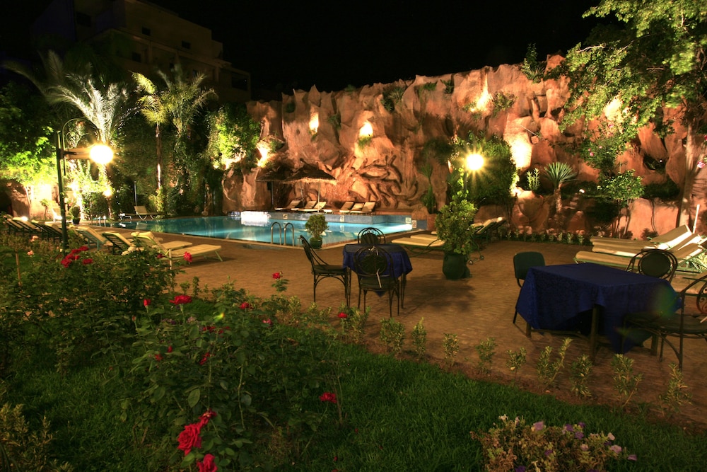 Imperial Holiday Hotel 80/86