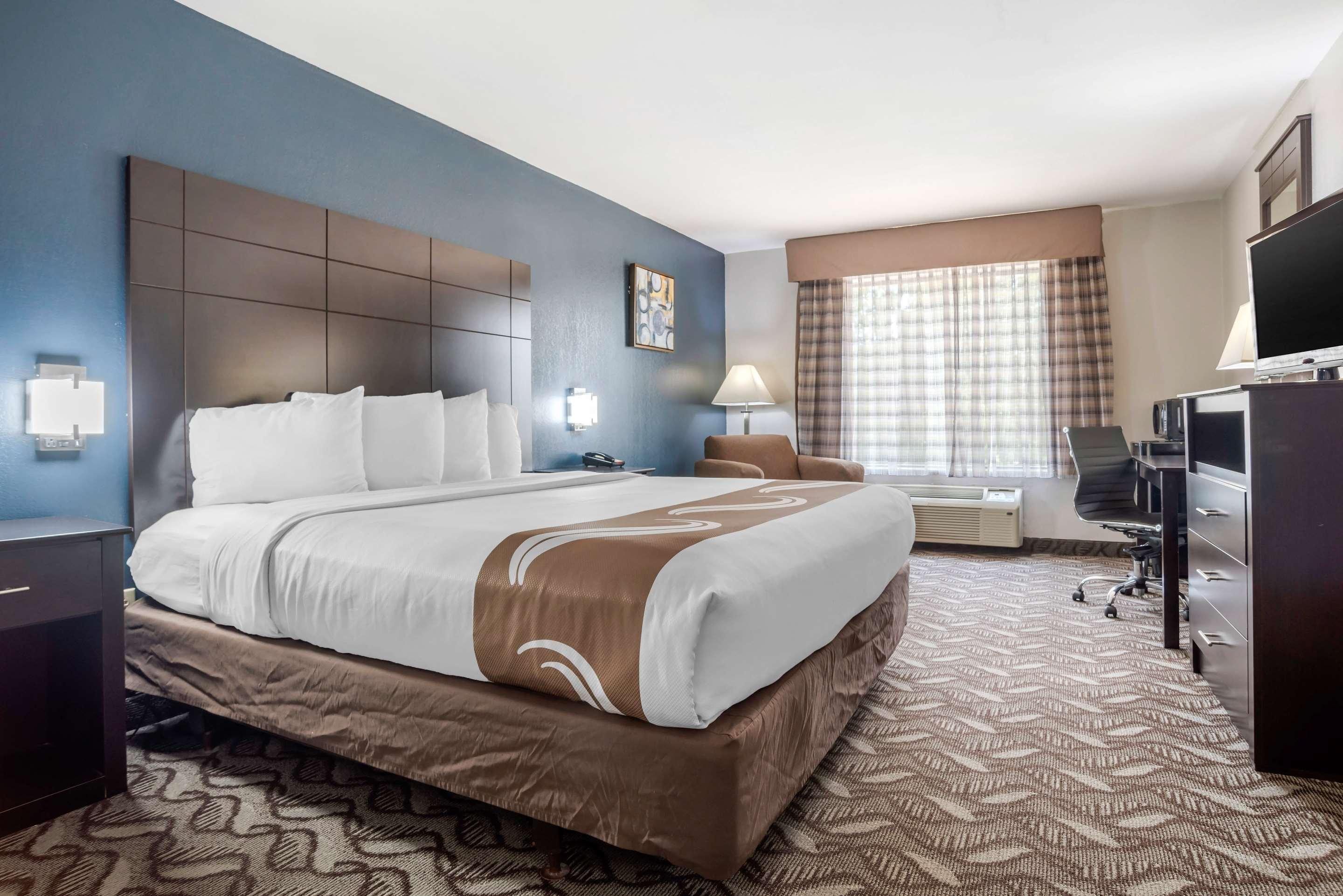 Suite, King Bed, Accessible, Quality Suites Baton Rouge East - Denham Springs 3/6
