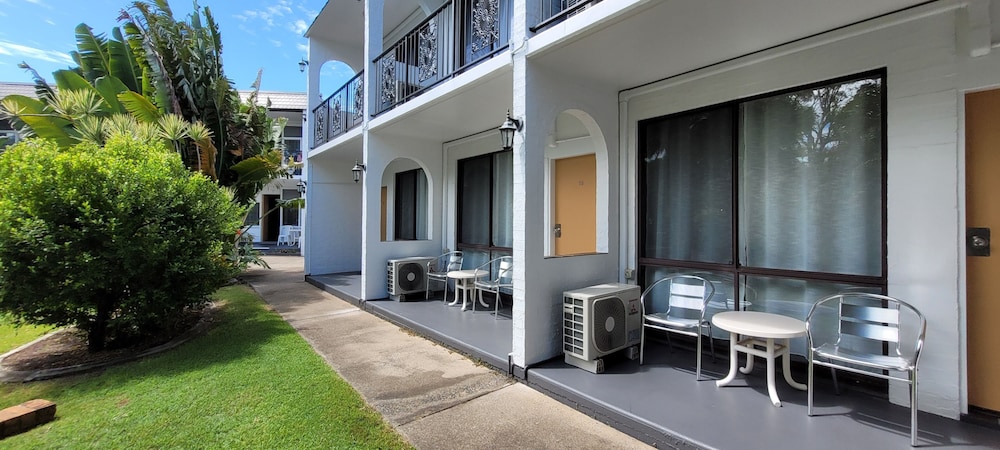 TOWER COURT MOTEL 19/44