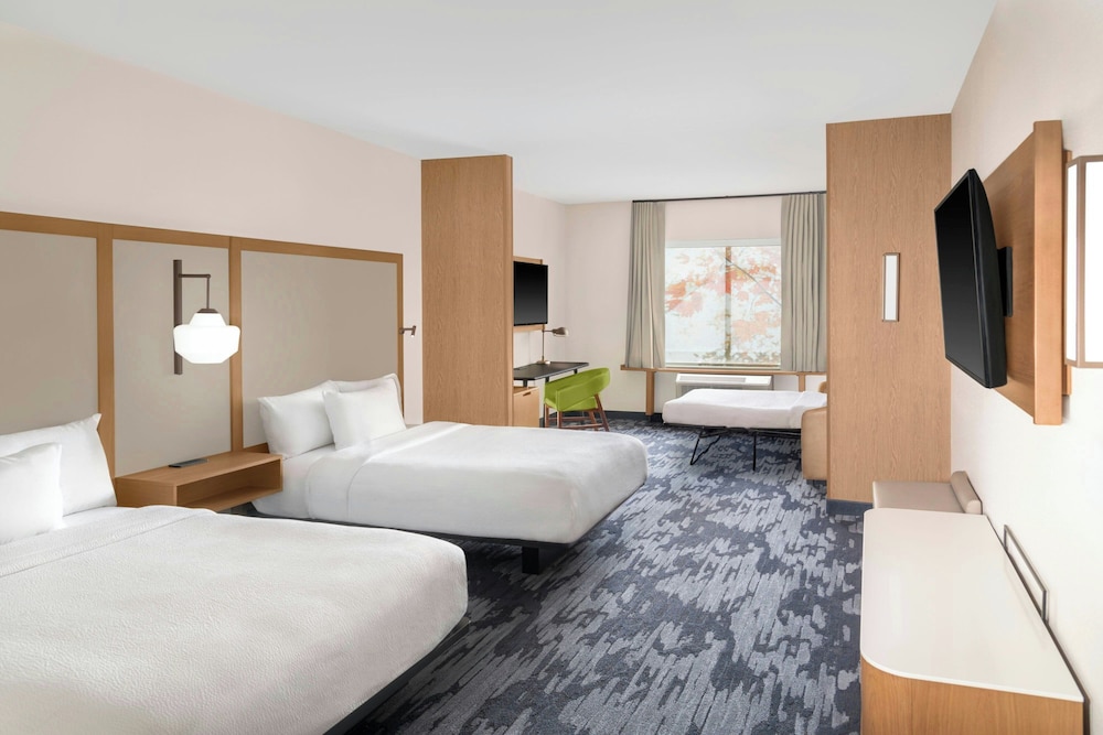 Suite, 2 Queen Beds, Sofa, Accessible