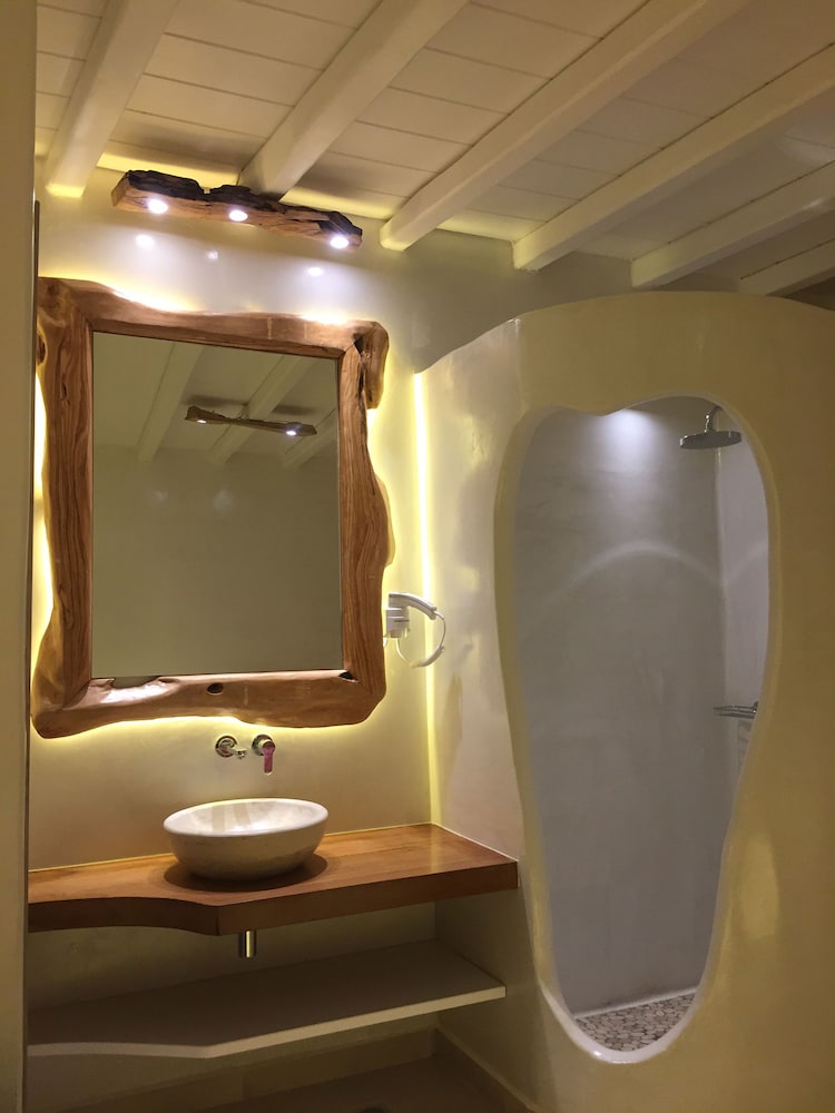Eternal Suites 37/41