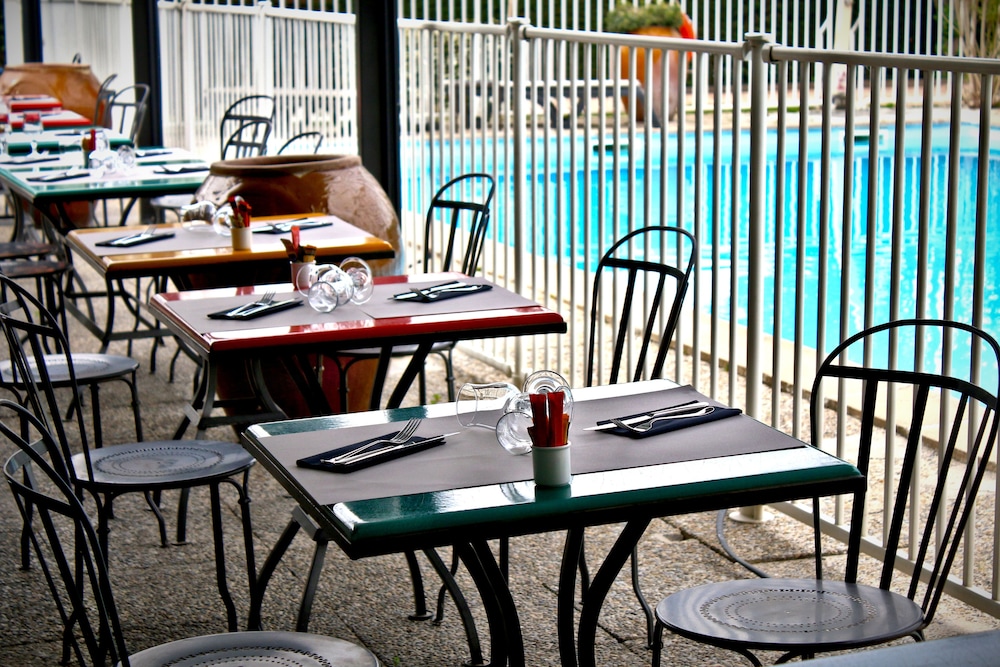 Ibis Styles Avignon Sud 50/64