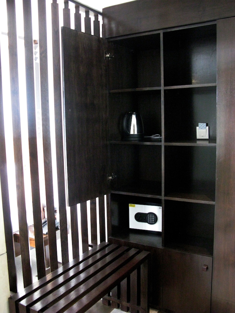 Anshel Hotel 44/45