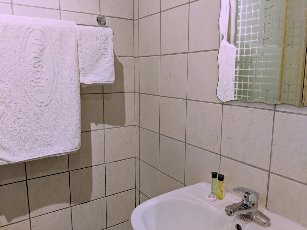 Prestige Hotel Suites 50/50