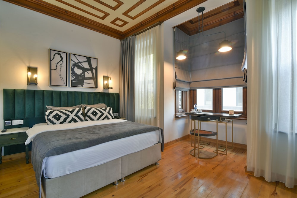 DELUXE, SUITE