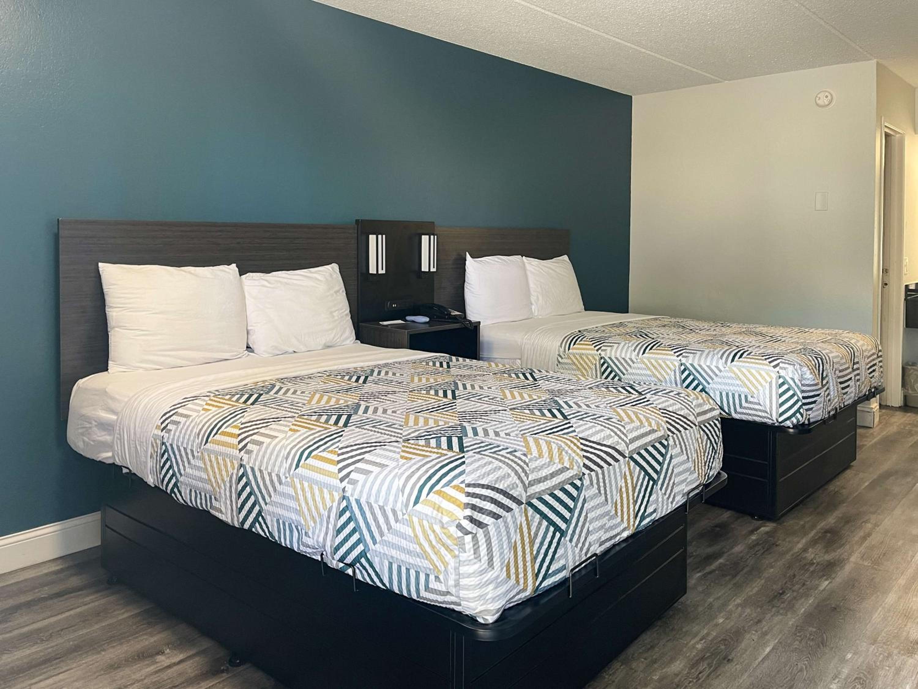 ROOM, QUADRUPLE