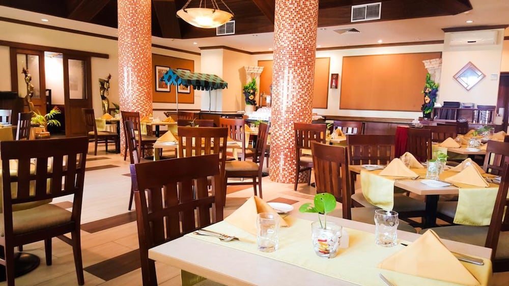 HULHULE ISLAND HOTEL 38/55
