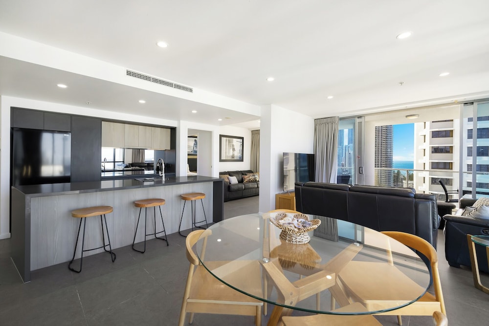 Artique Surfers Paradise 54/74