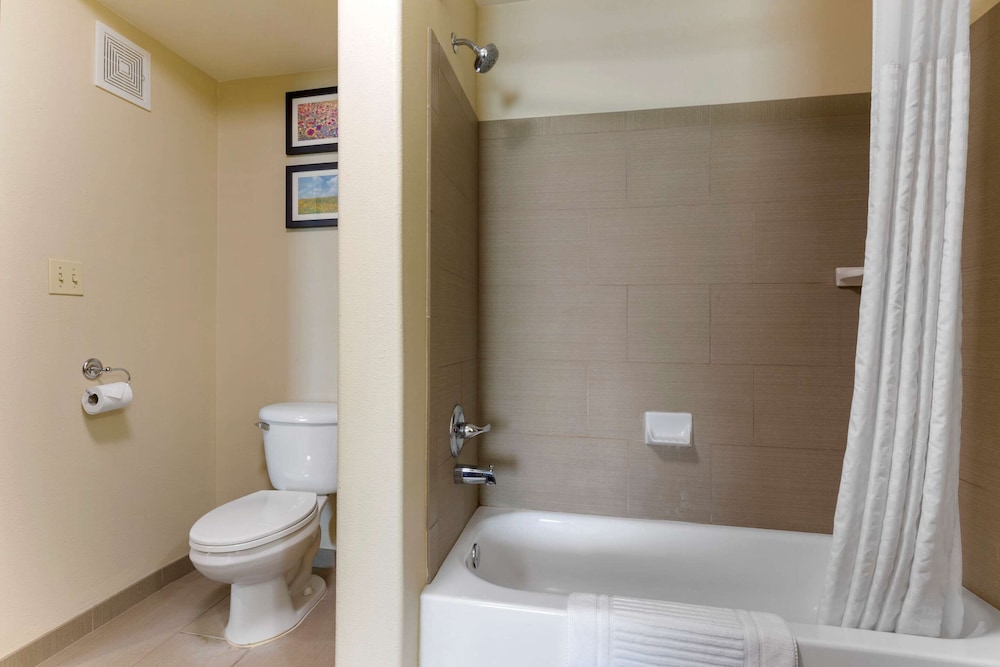 Comfort Inn & Suites Ponca City Near Marland Mansion 18/38