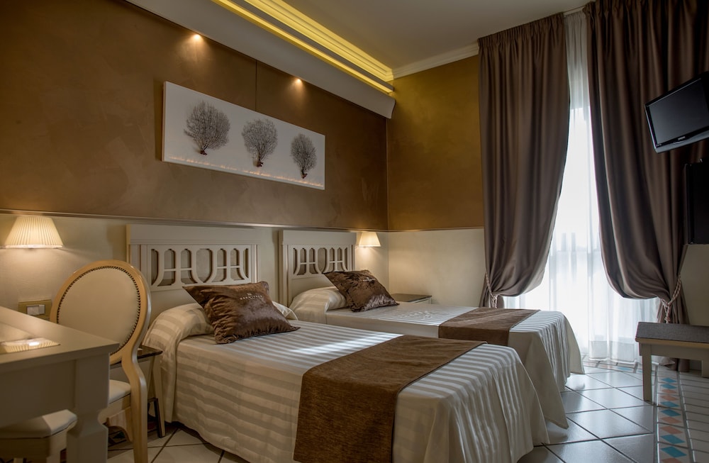 FAMILY, 4 BEDS