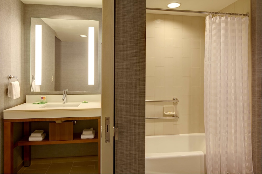 Hyatt Place Columbus 5/49