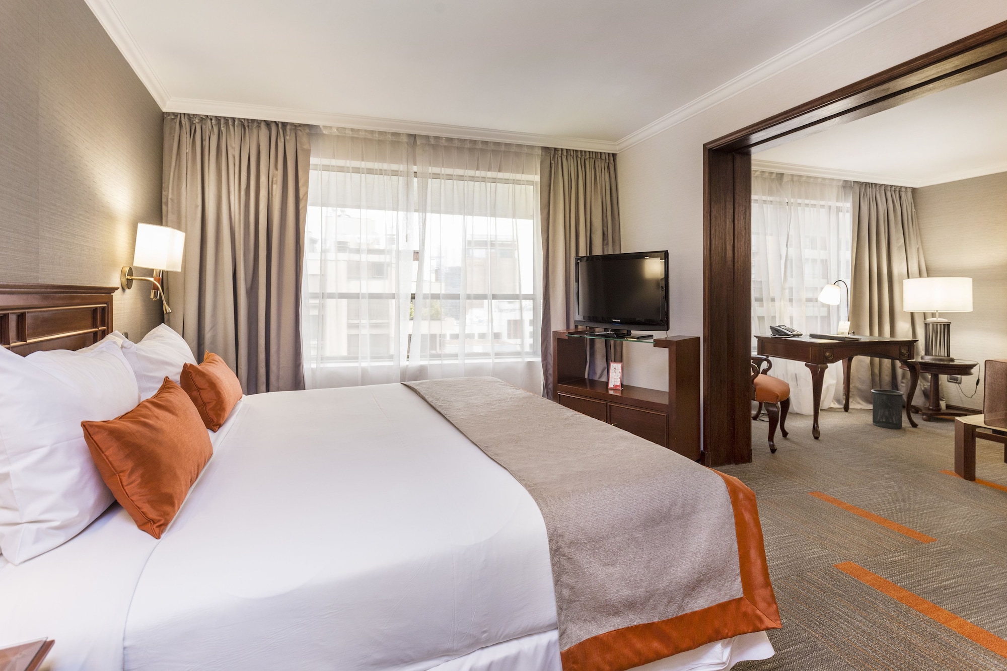 EXECUTIVE, SUITE, KING BED
