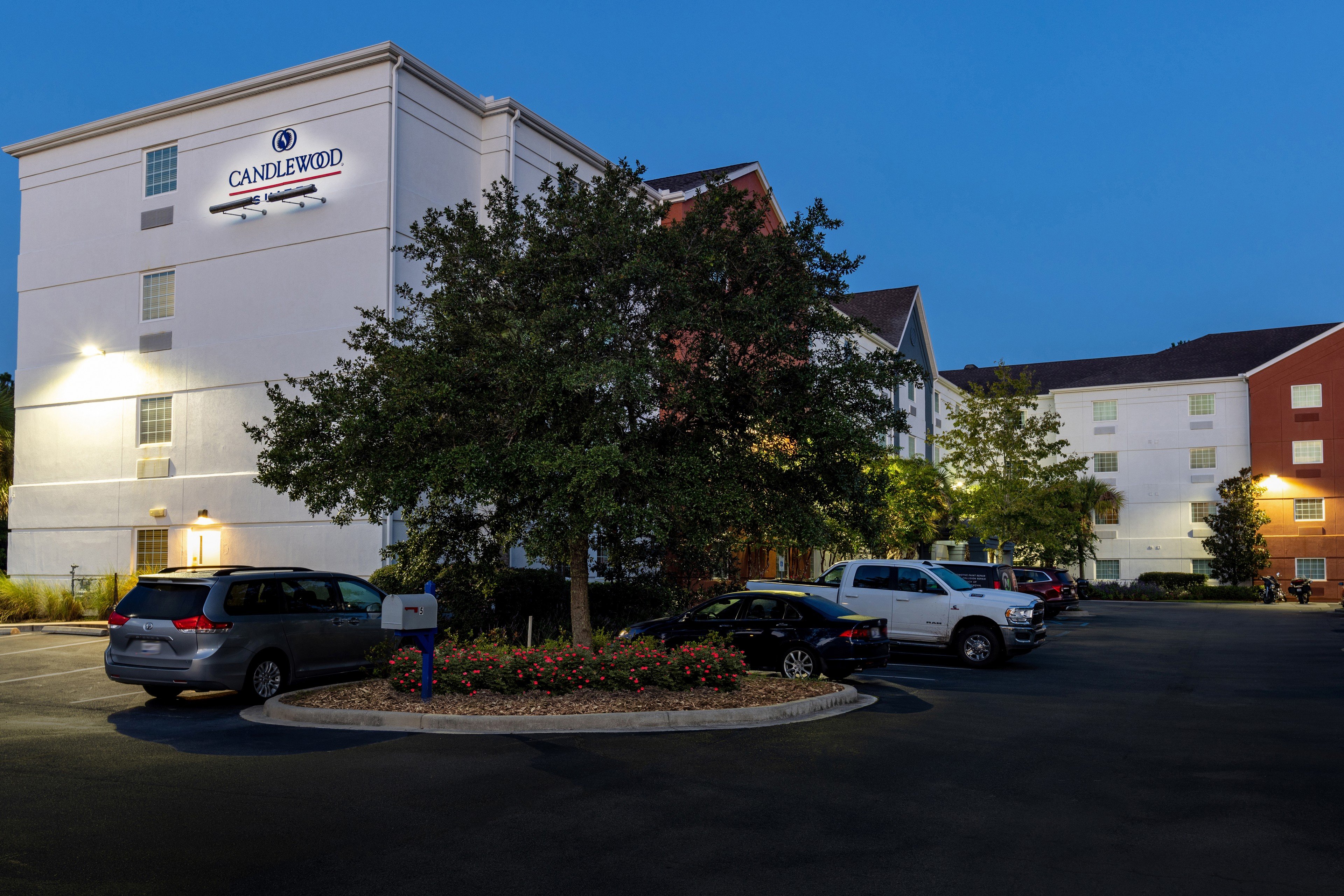 CANDLEWOOD SUITES BLUFFTON - HILTON HEAD 62/73