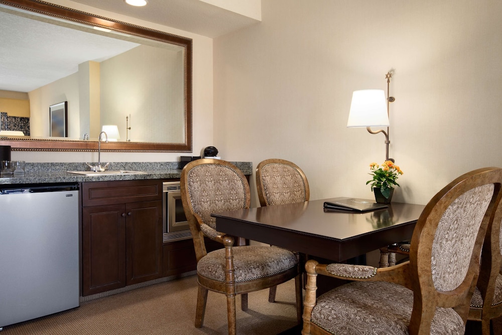 Embassy Suites La Quinta & Spa 56/85