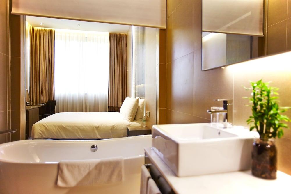 Dorsett Singapore 33/70