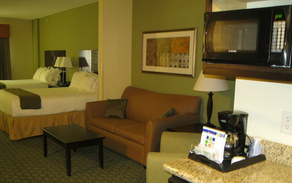 Holiday Inn Express Suites Covington 32/40