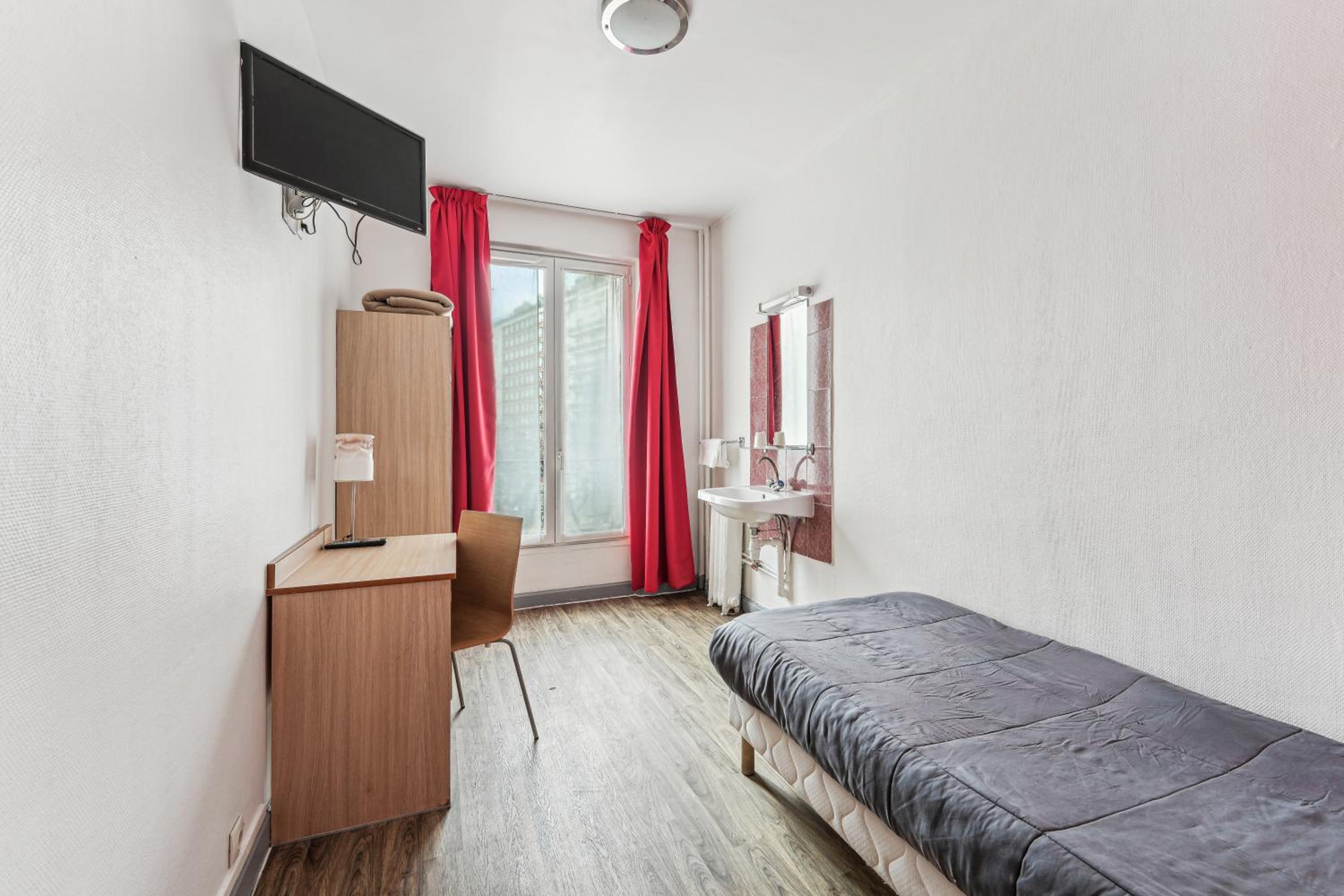Room, Single, Shared Bathroom