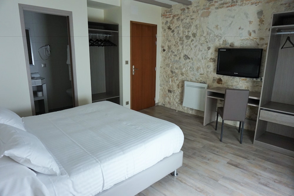HOTEL DE LA COURONNE 12/70