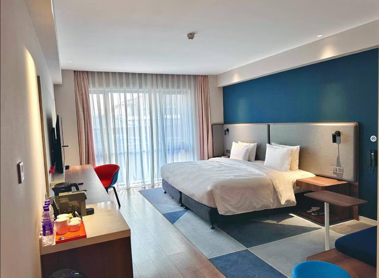 Hollywood, Standard, Twin Beds