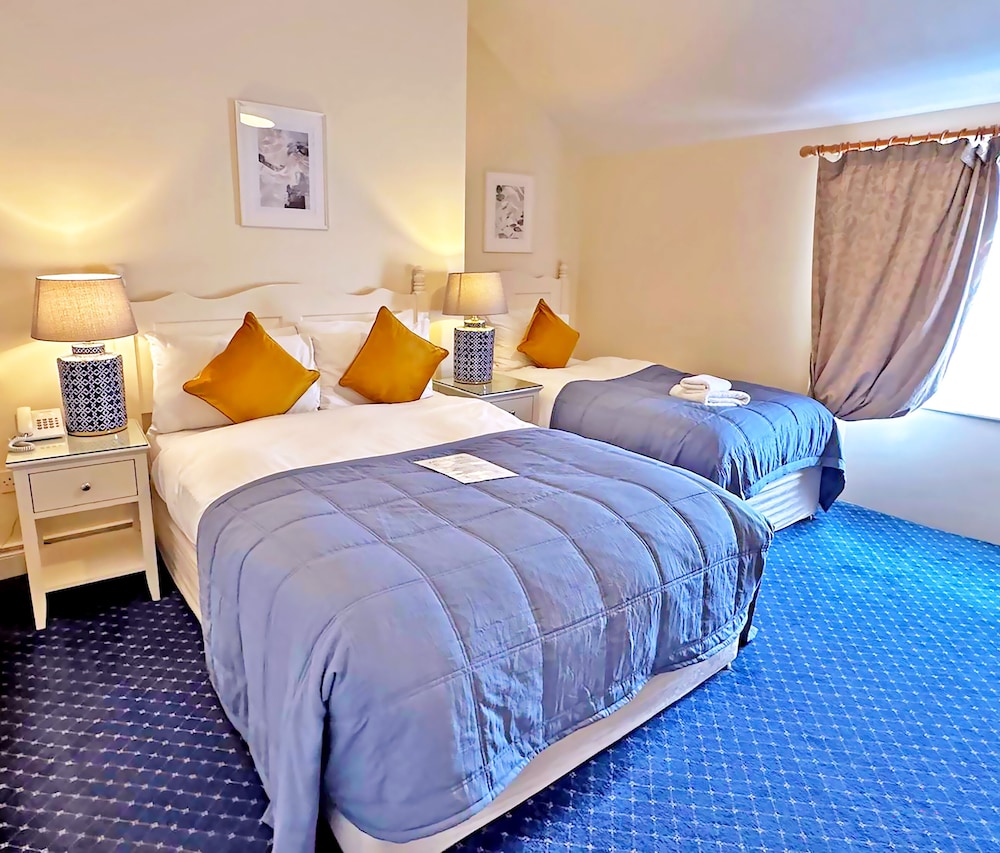 STANDARD, TRIPLE, 1 DOUBLE AND 1 SINGLE BED