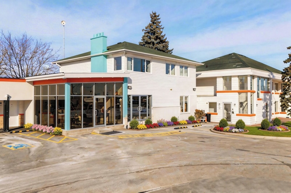 Howard Johnson by Wyndham Brampton 2/41