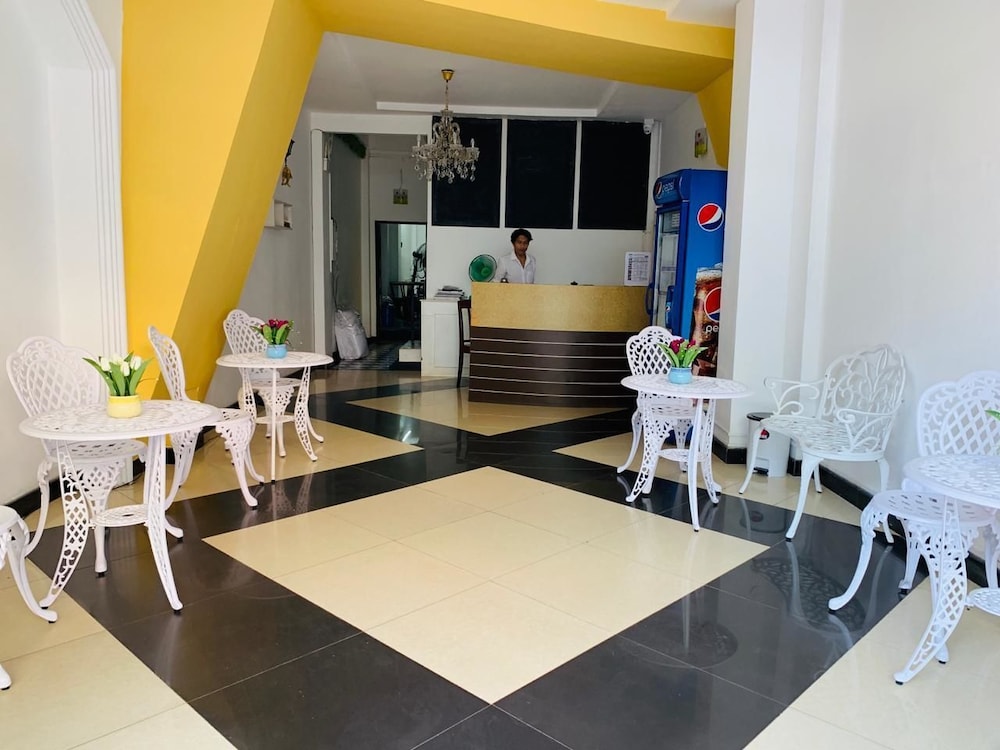 iHouse hotel 30/36