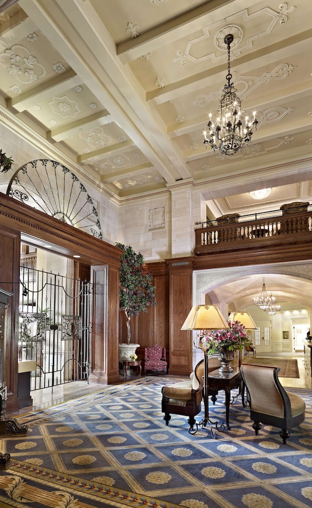 Fairmont Hotel Macdonald 41/62