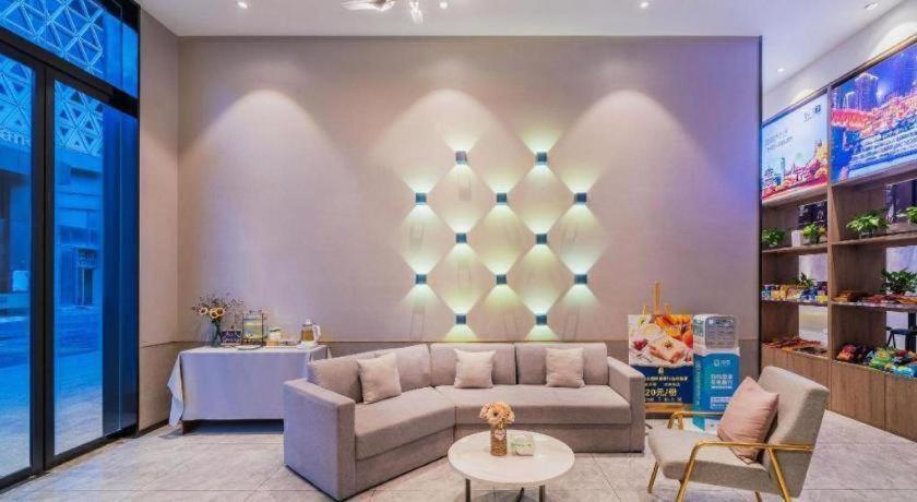 7 days premium hotel(Chongqing T3 terminal store) 40/55