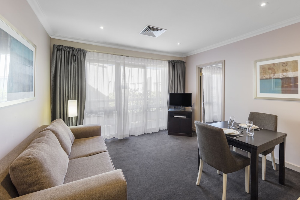 Kimberley Gardens Hotel 49/72