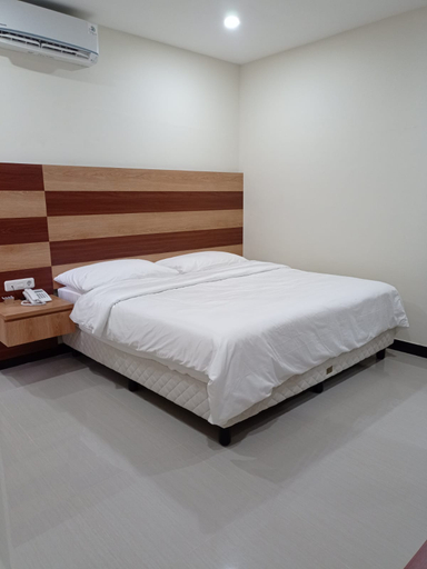 Deluxe, Double Bed, Smoking