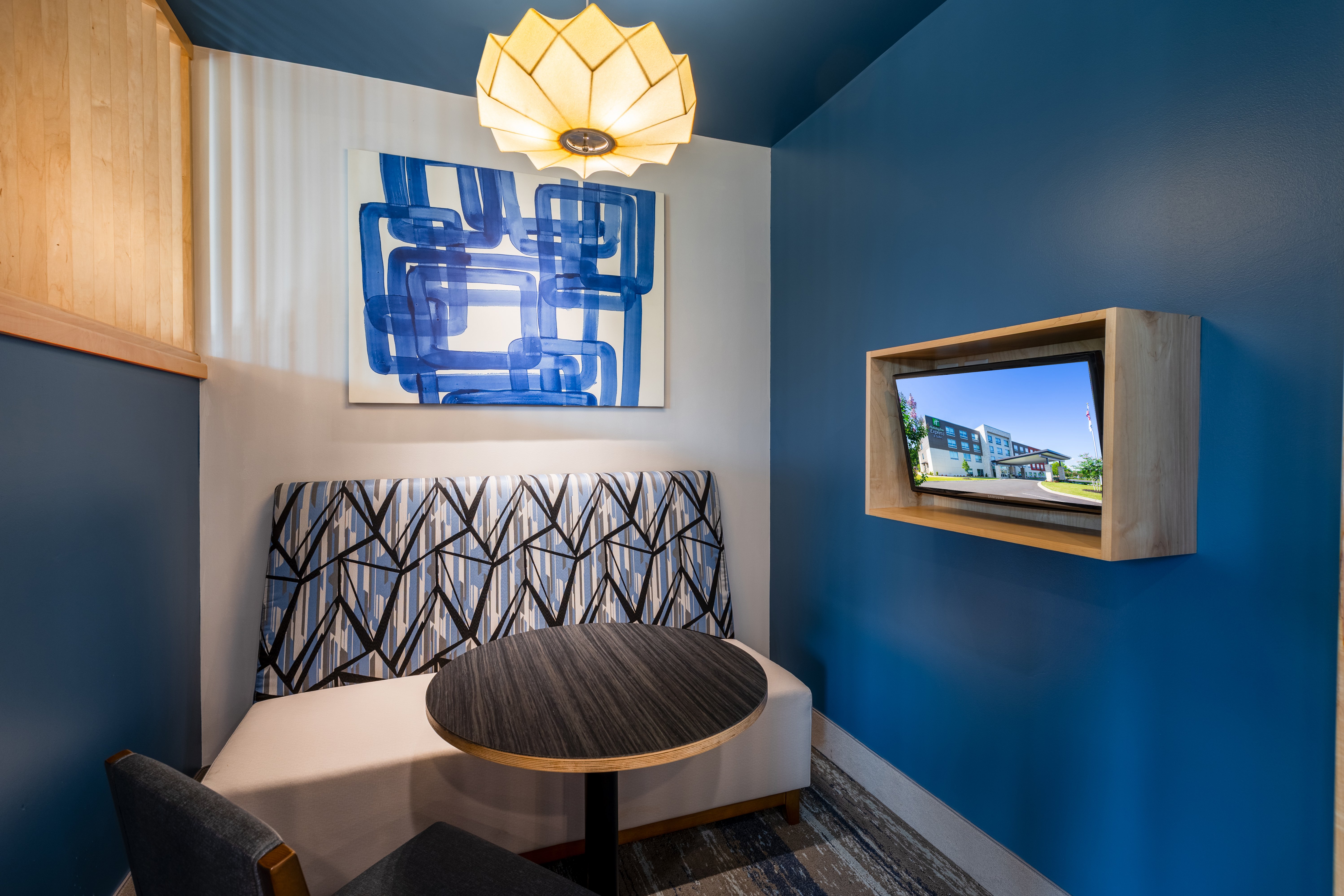 Holiday Inn Express Suites Greenwood Mall 51/67