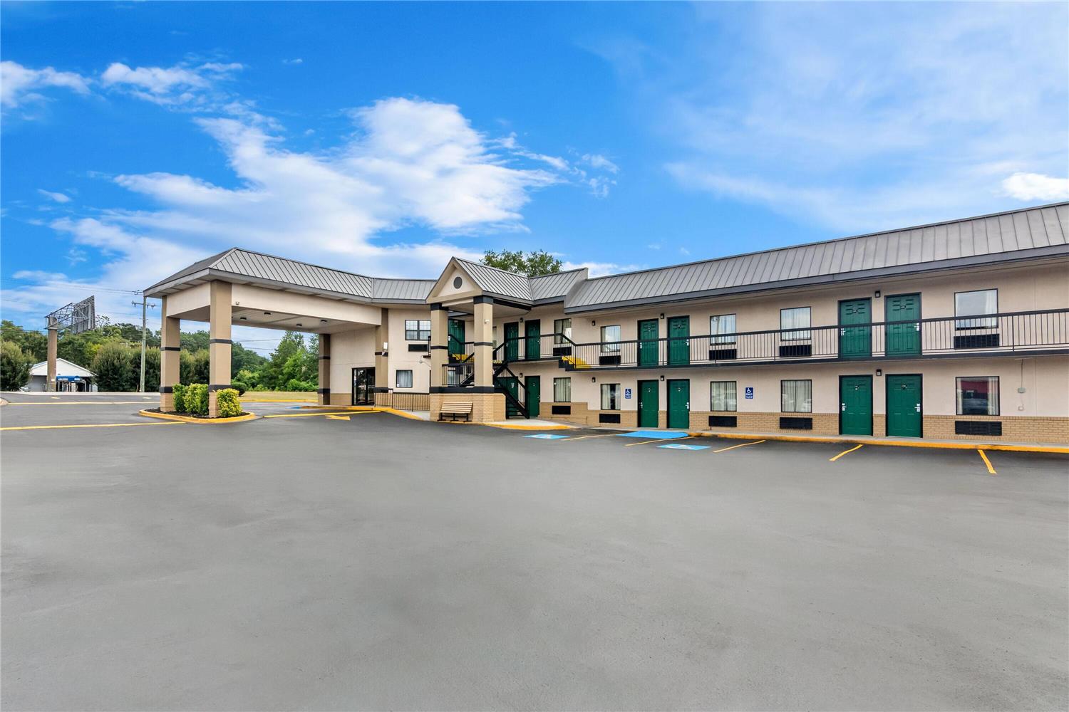 Super 8 by Wyndham Columbia 5/18