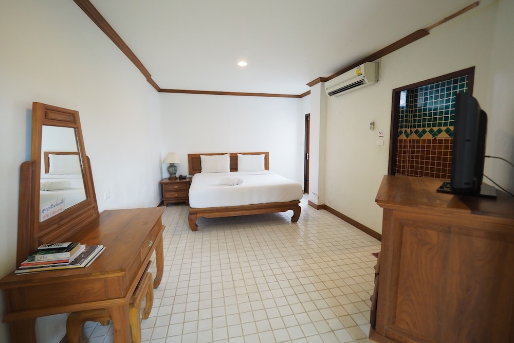Fah Place Hotel 8/26