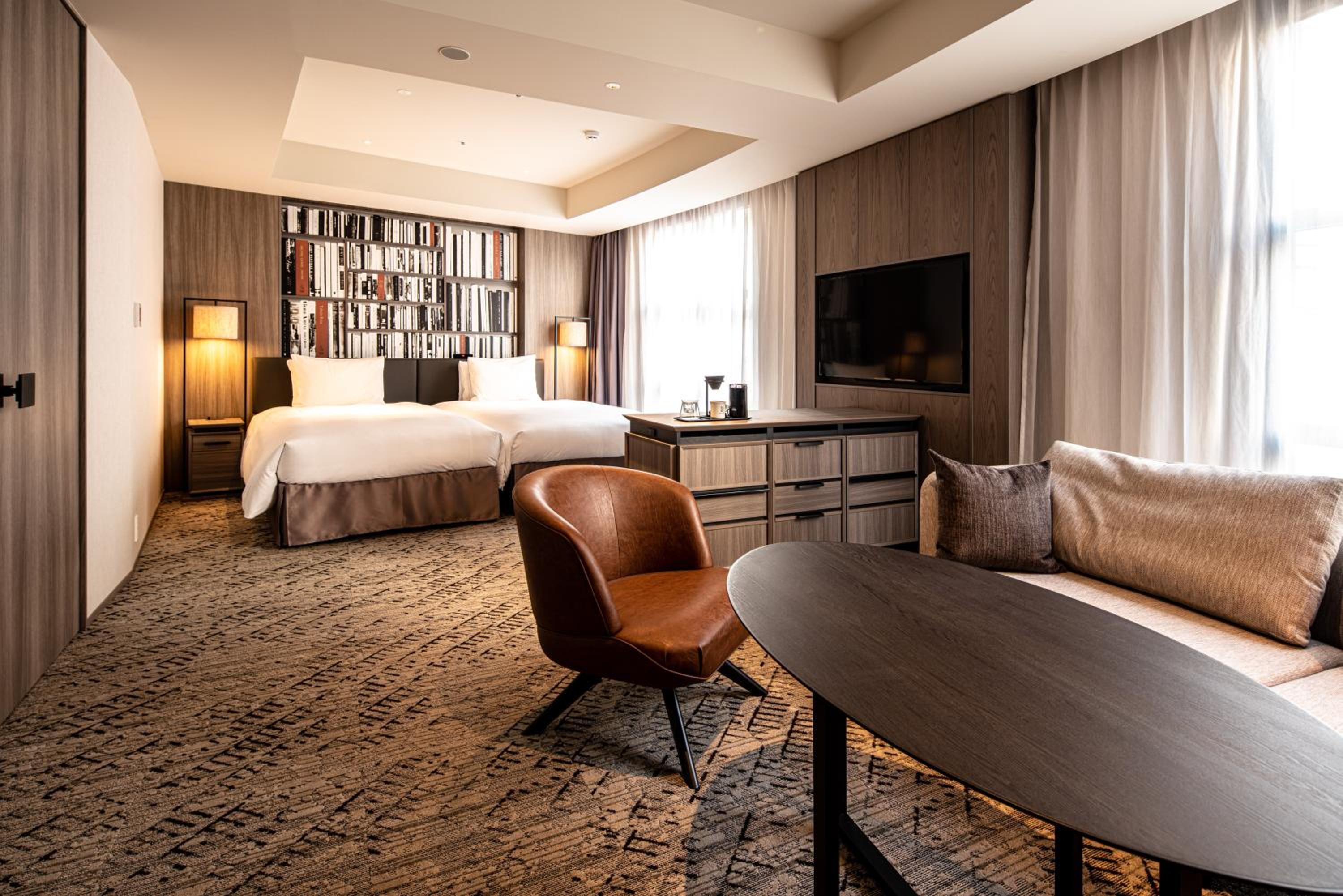 Episode 4, Premier, Executive, Twin Beds, Executive Lounge Access