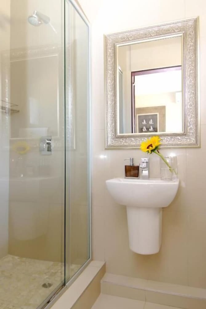 Sanchia Luxury Guesthouse 24/27