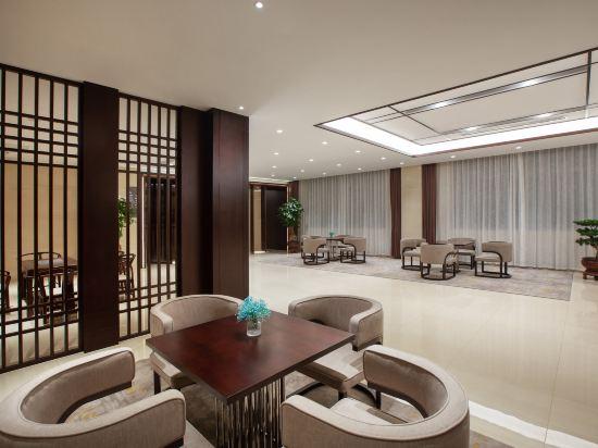 Ramada Encore by Wyndham Linqu Downtown 26/37