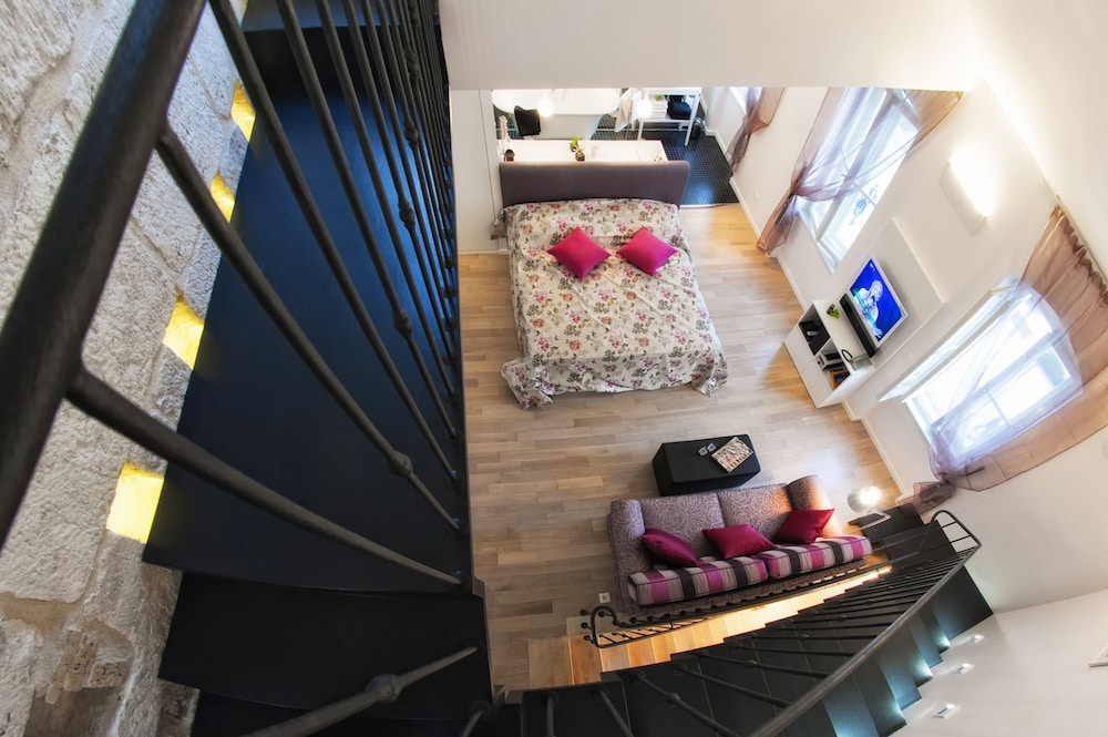Riva Luxury Suites 9/50