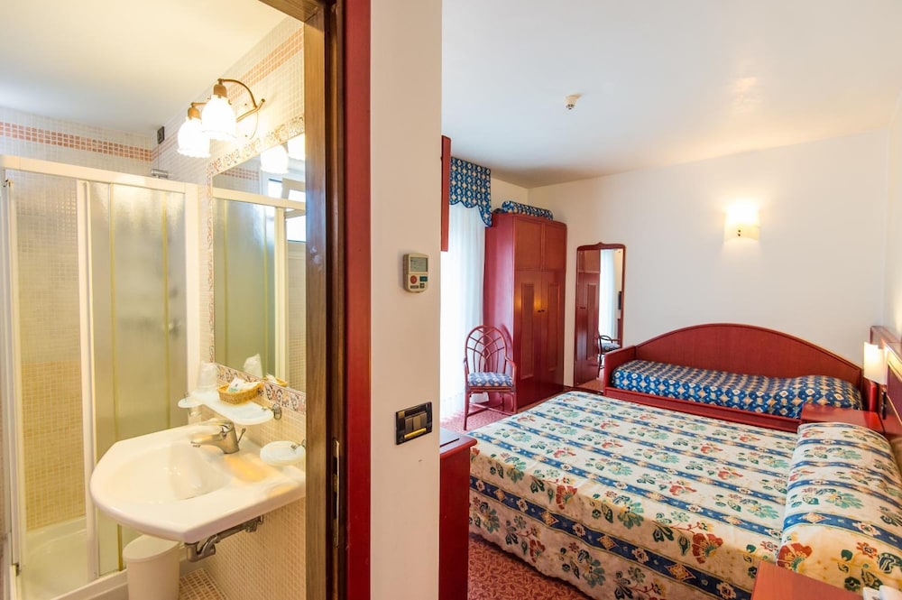 Brioni Sea Hotel 50/50