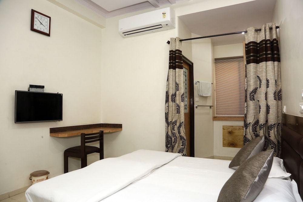 Hotel Jyoti 33/49